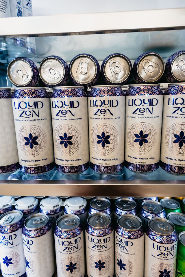 Liquid Zen vibrationally structured water cans